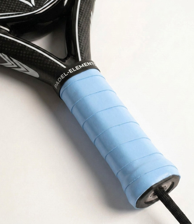 Padel Overgrip Extra Tacky Hellblau Lifestyle-Nahaufnahme